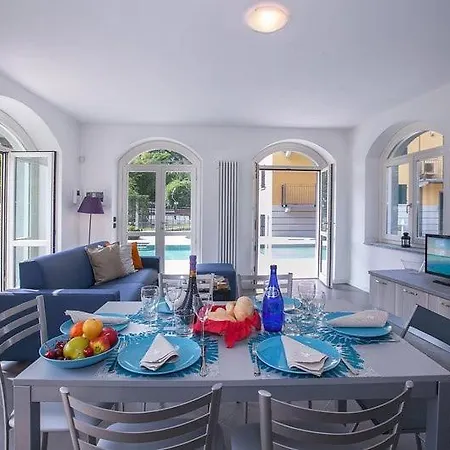Uno Pool Side Holiday home *