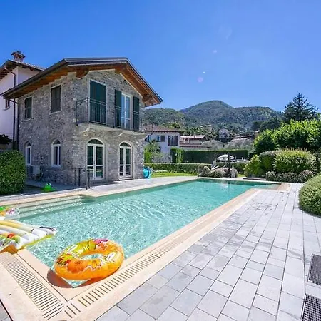Uno Pool Side Feriehus *