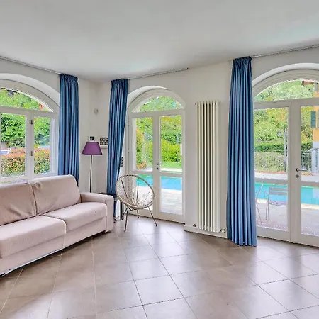 Uno Pool Side * בלאג'יו