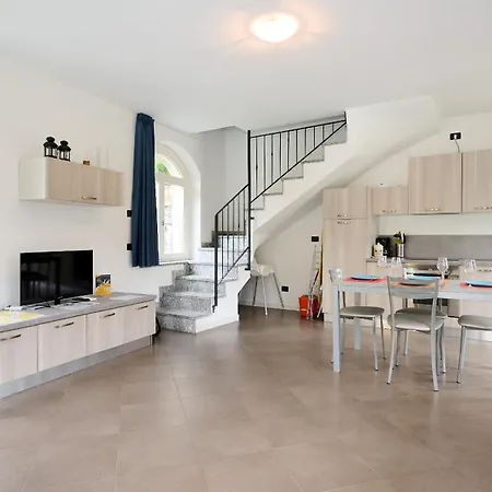 בית נופש Uno Pool Side