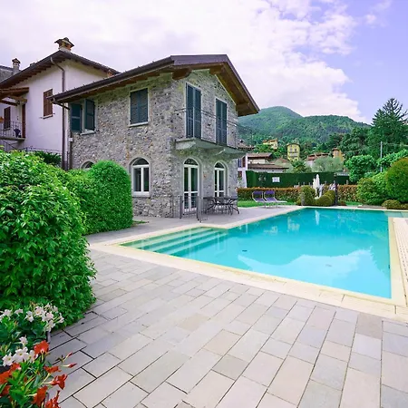 בית נופש Uno Pool Side בלאג'יו