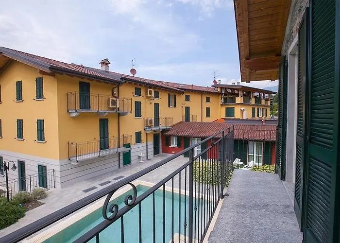 בית נופש Uno Pool Side *