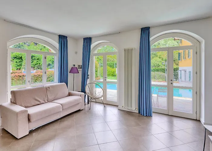 Uno Pool Side * בלאג'יו