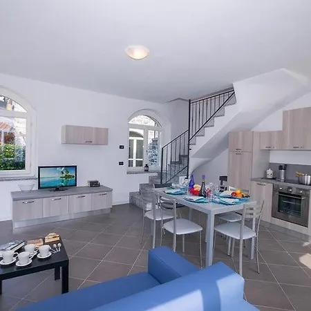 Uno Pool Side 펜션 *